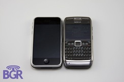 nokia-e71-vs-apple-iphone